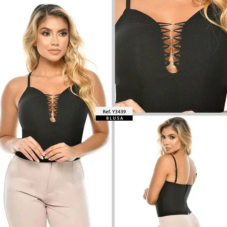 Blusa negra con tiras cruzadas en escote – Ref Y3439 | Moda elegante y moderna